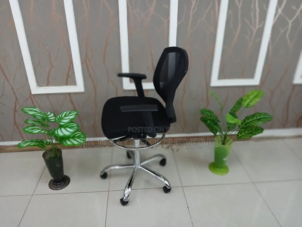 Adjustable Height Counter Chair