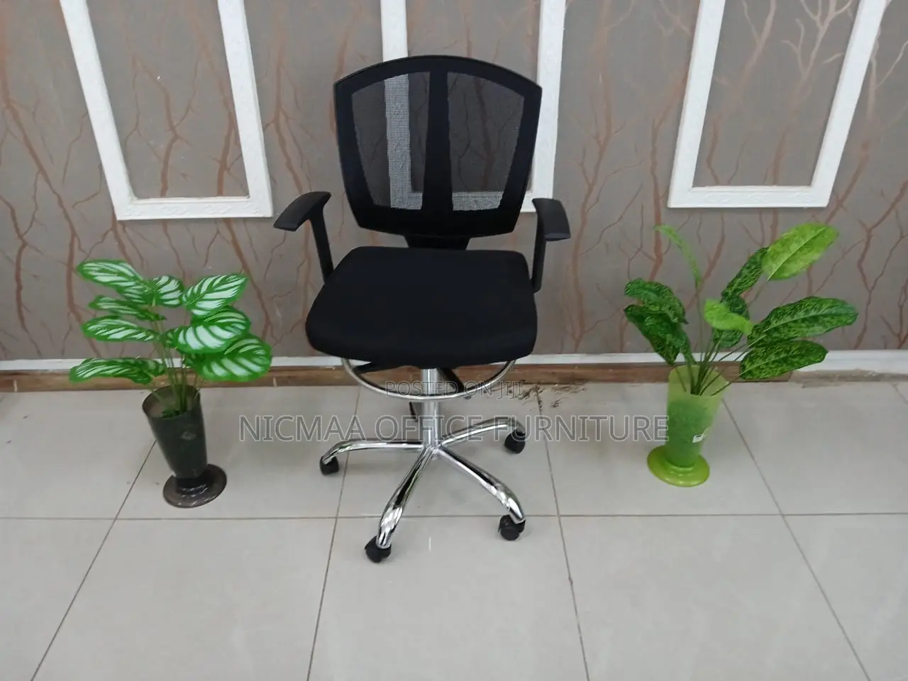 Adjustable Height Counter Chair