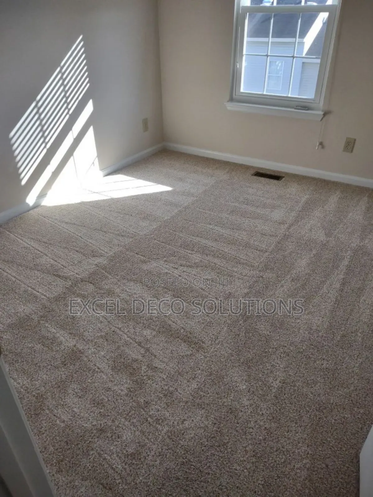 Red Carpet Finish – Glamorous Wall-to-Wall for Events