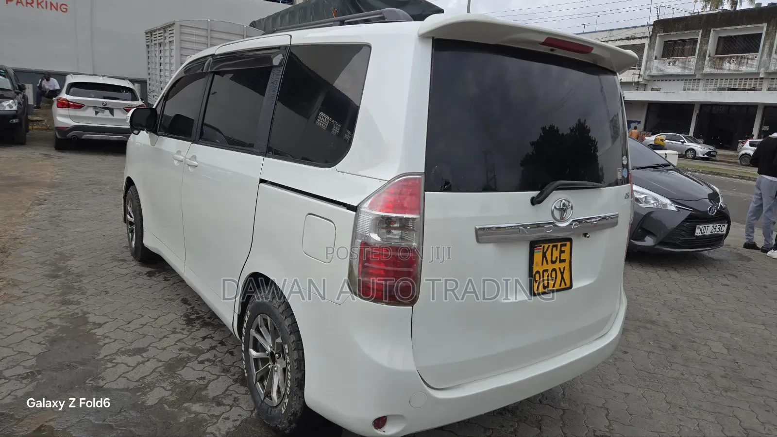Toyota Noah 2009 White