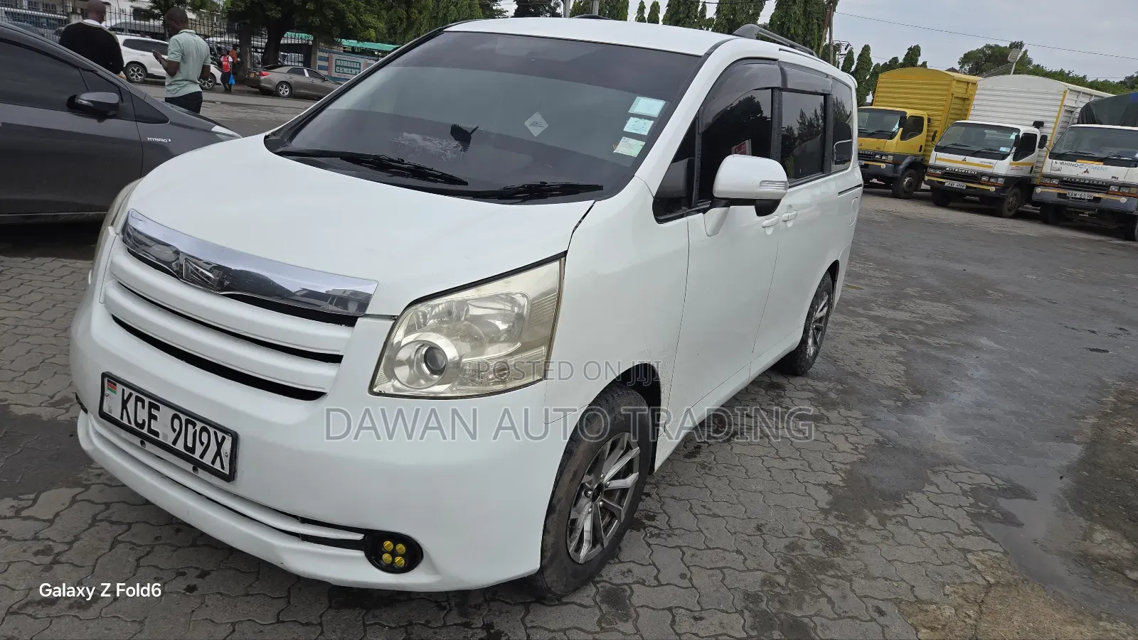 Toyota Noah 2009 White