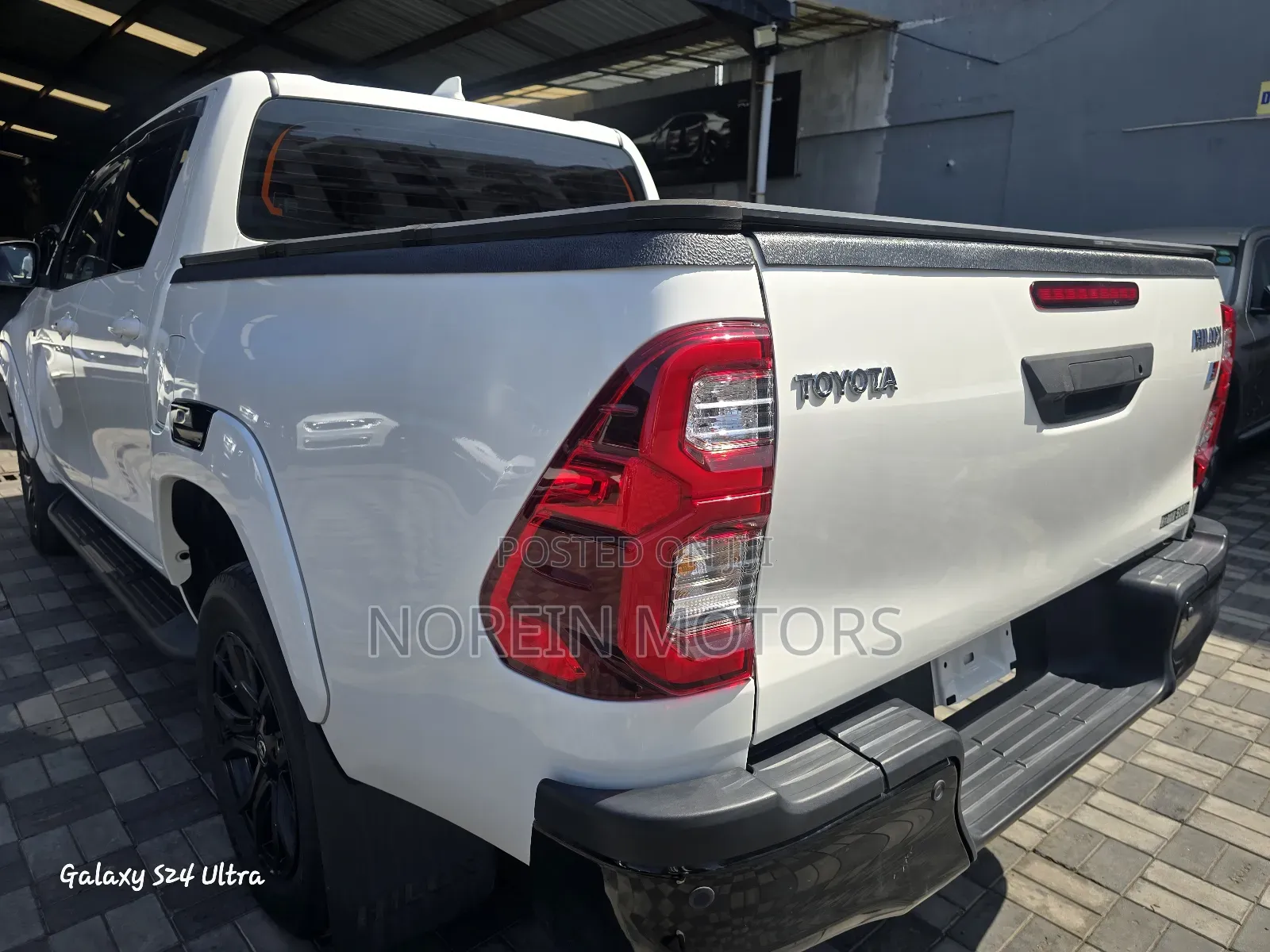 Toyota Hilux 2020 Off white