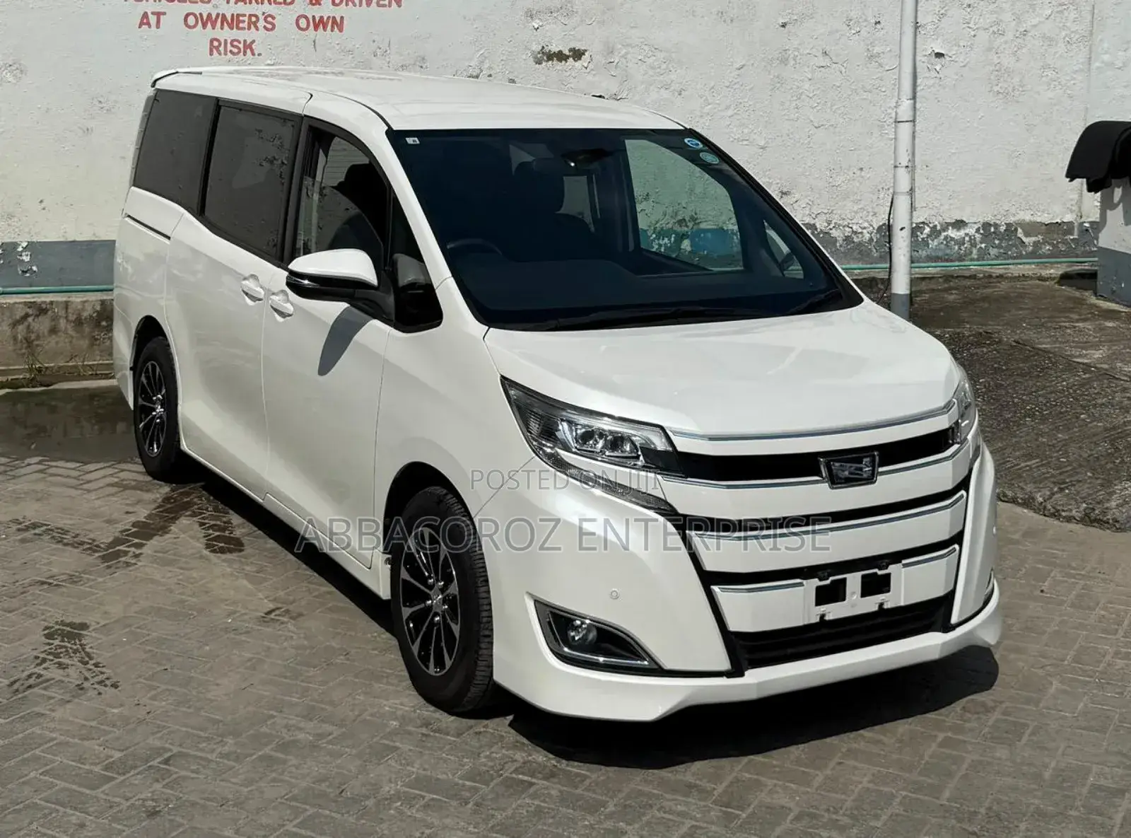 Toyota Noah 2.0 FWD (8 Seater) 2018 Pearl