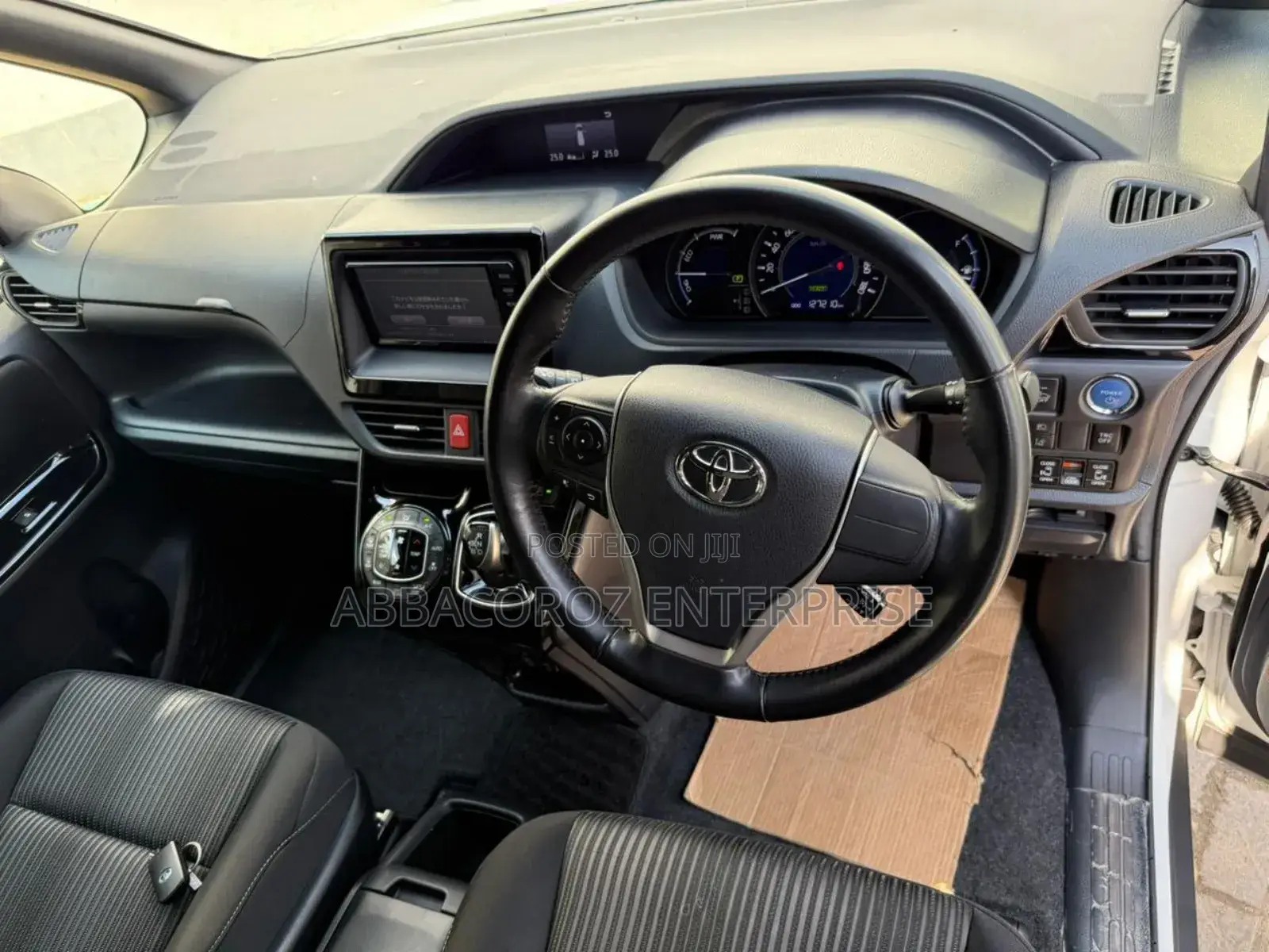 Toyota Noah 2.0 FWD (8 Seater) 2018 Pearl