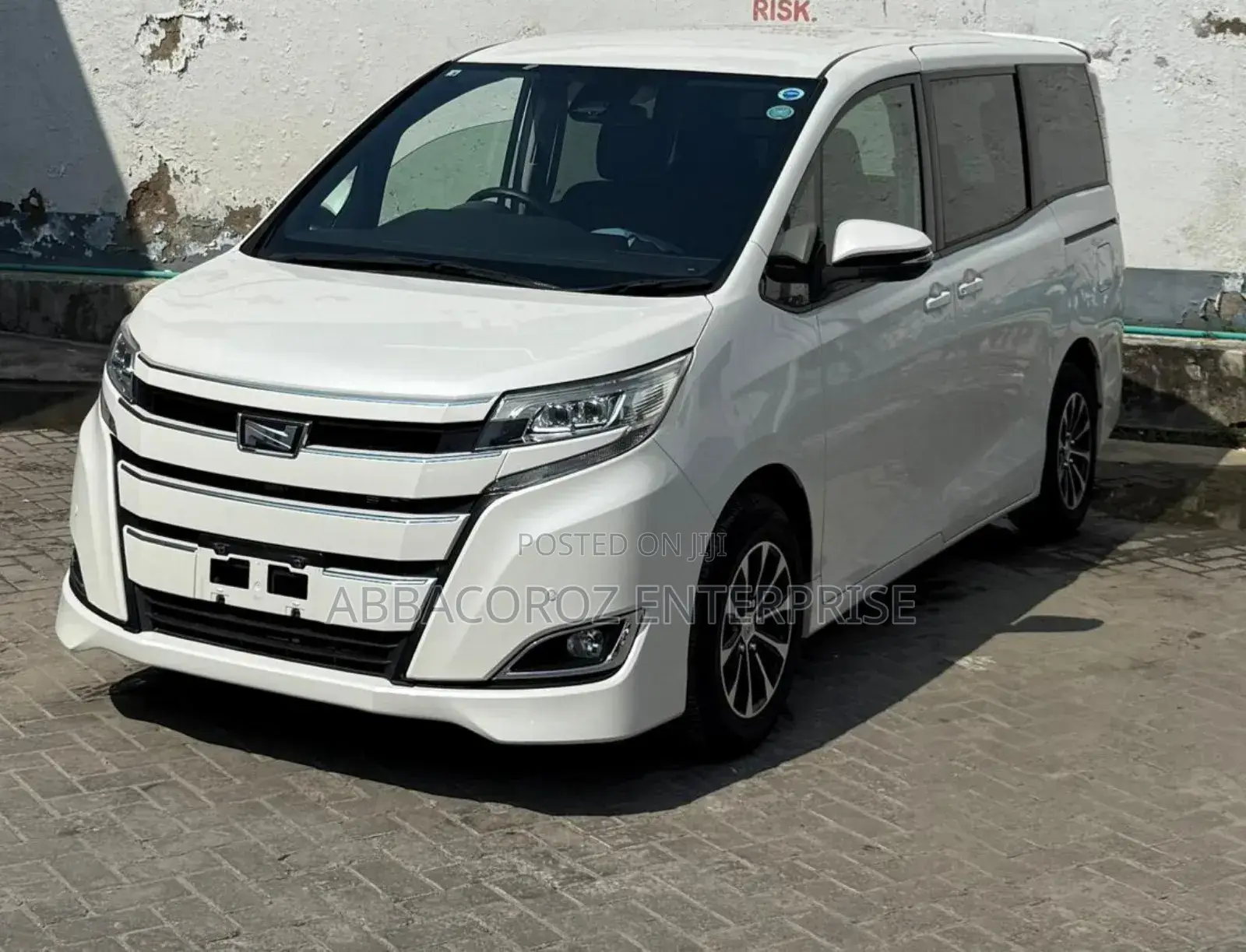 Toyota Noah 2.0 FWD (8 Seater) 2018 Pearl