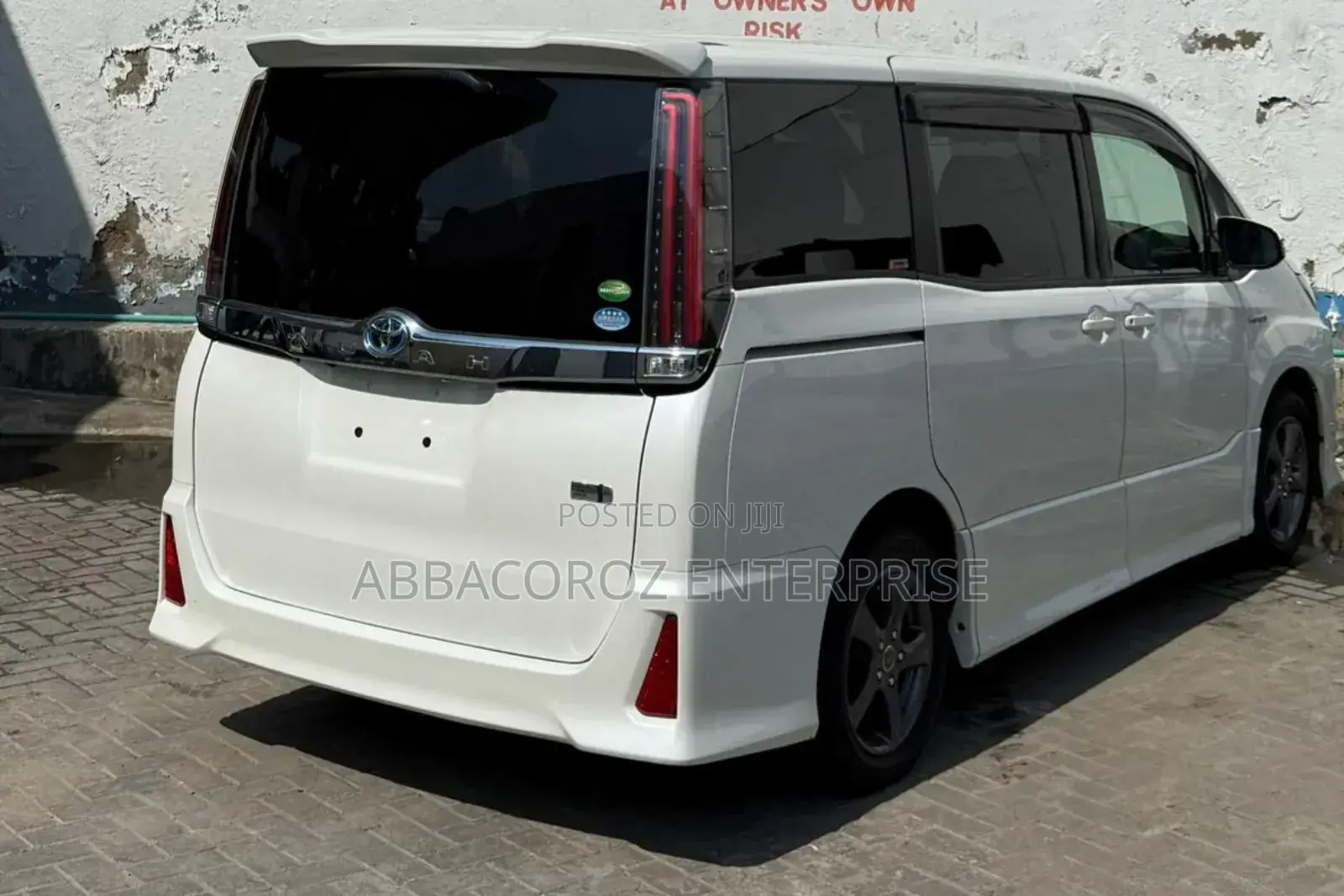 Toyota Noah 2.0 FWD (8 Seater) 2018 Pearl