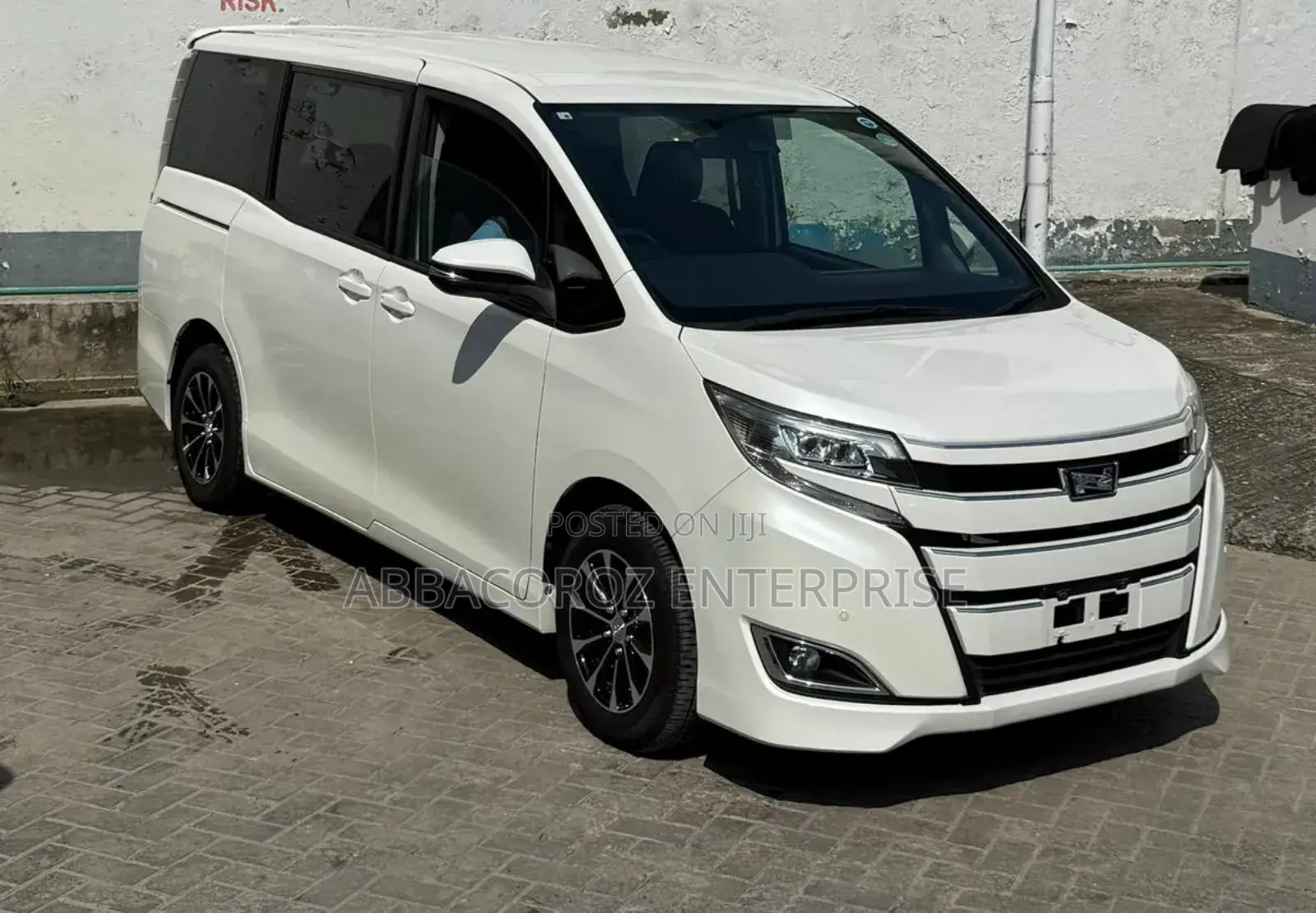 Toyota Noah 2.0 FWD (8 Seater) 2018 Pearl