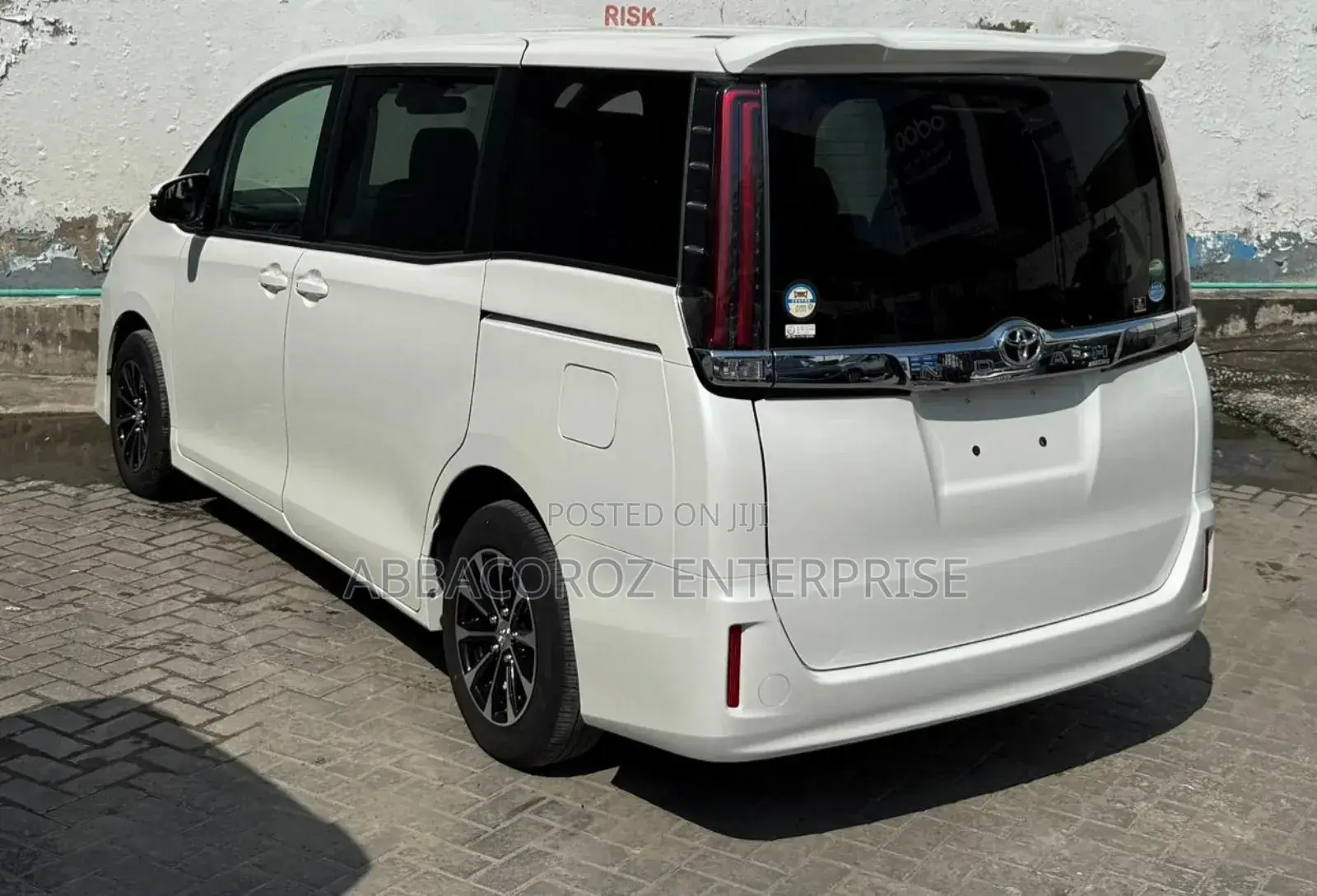 Toyota Noah 2.0 FWD (8 Seater) 2018 Pearl
