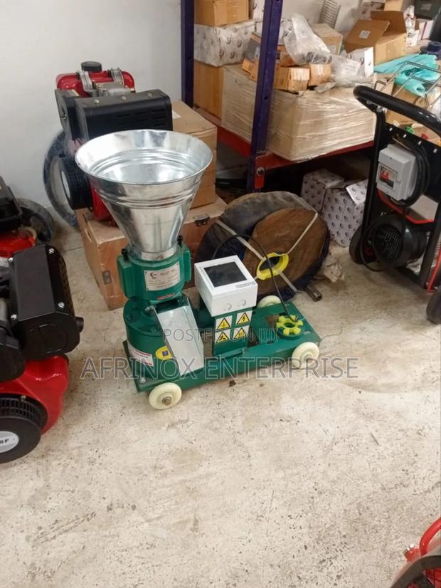 Pellets Making Machine With 3hp Motor - main view