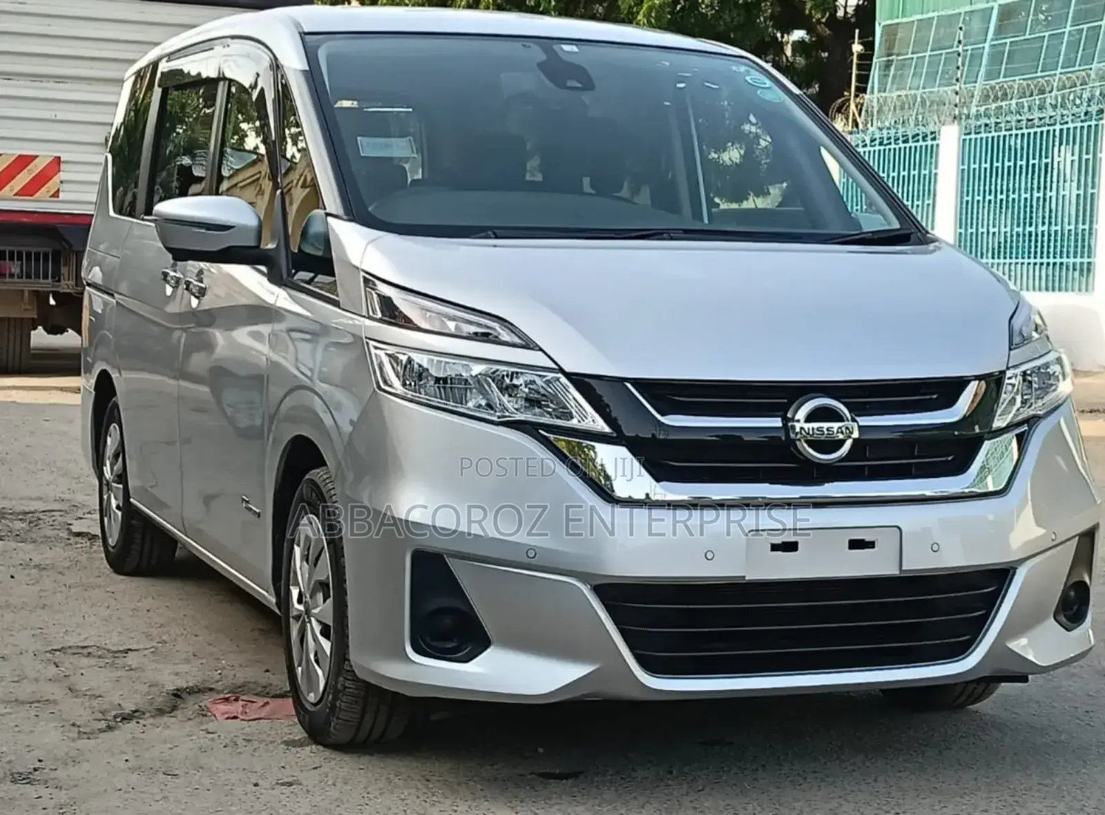Nissan Serena 2018 Silver