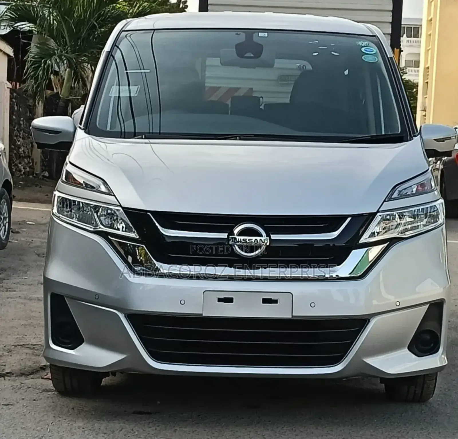 Nissan Serena 2018 Silver