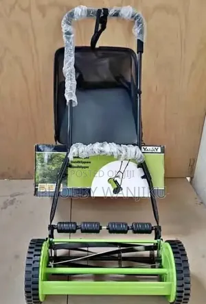 Efficient Manual Lawn Mower With Sharp Rotary Blade
