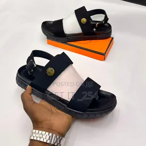 Timberland Slides
Quality 💯
Size 40---45