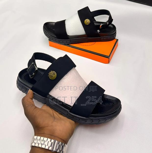 Timberland Slides
Quality 💯
Size 40---45 - main view