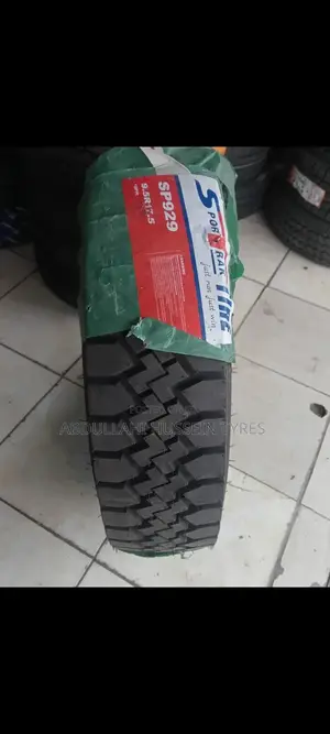 9.5 R17.5 Sportrak Tire