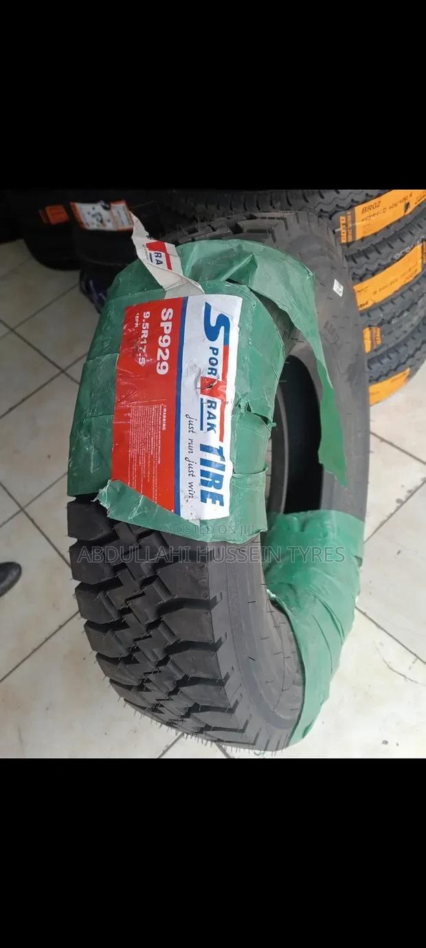 9.5 R17.5 Sportrak Tire - thumbnail 2