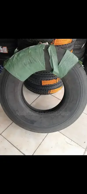 9.5 R17.5 Sportrak Tire S.M