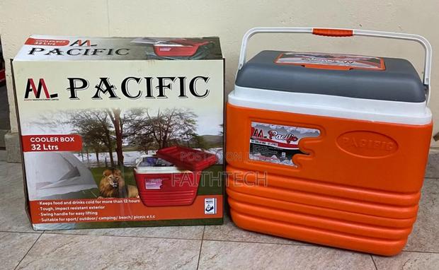 10litres Pacific Cooler Box - thumbnail 2