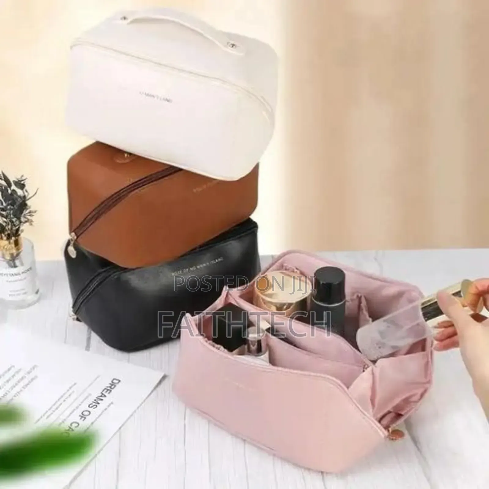 *Multifunctional Waterproof Large Leather Cosmetic Bag