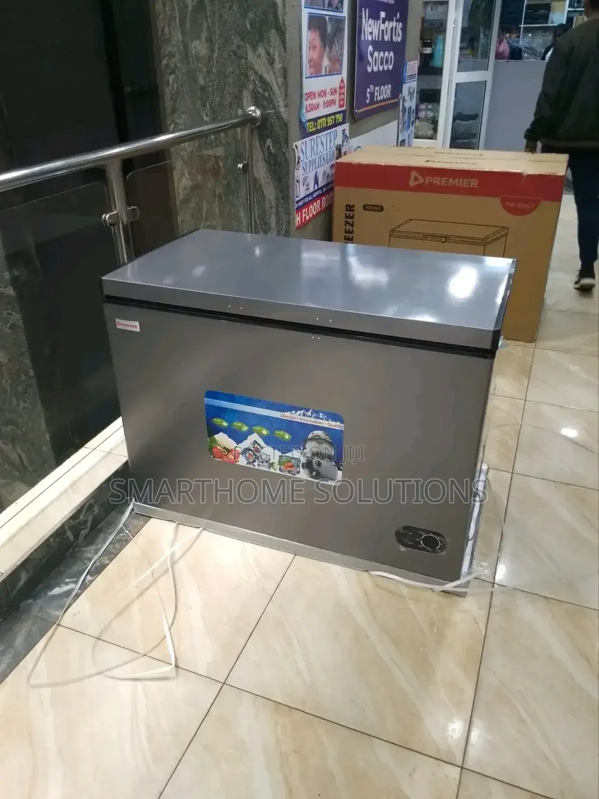 Chest Freezer Premier 300l