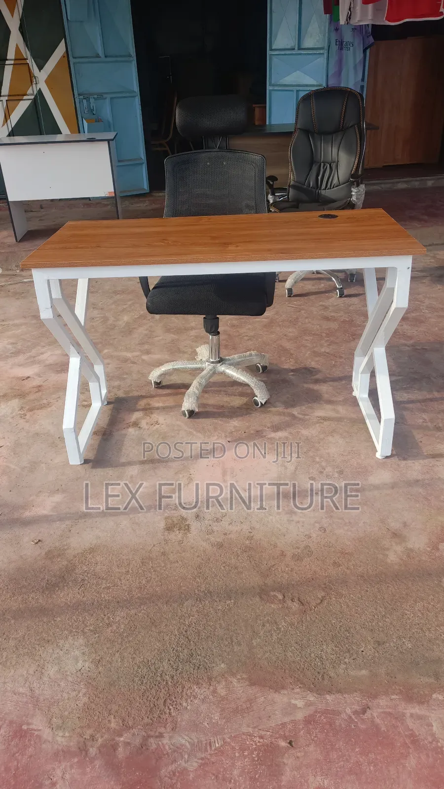 Royatic Top Table and Padded Headrest Office Chair