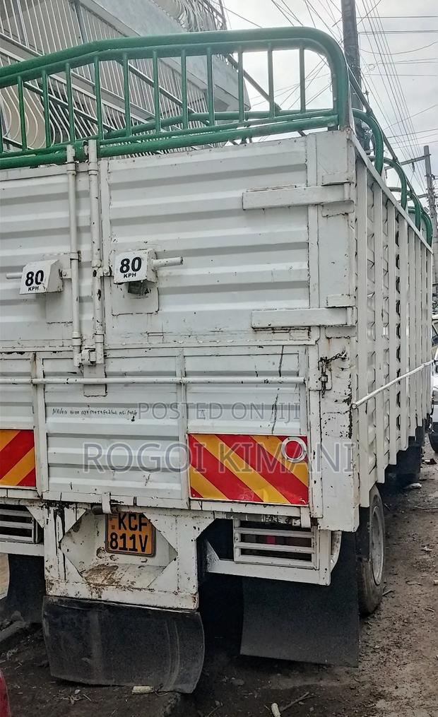 Eicher Lorry - thumbnail 2