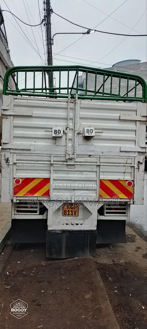 Eicher Lorry - thumbnail 4
