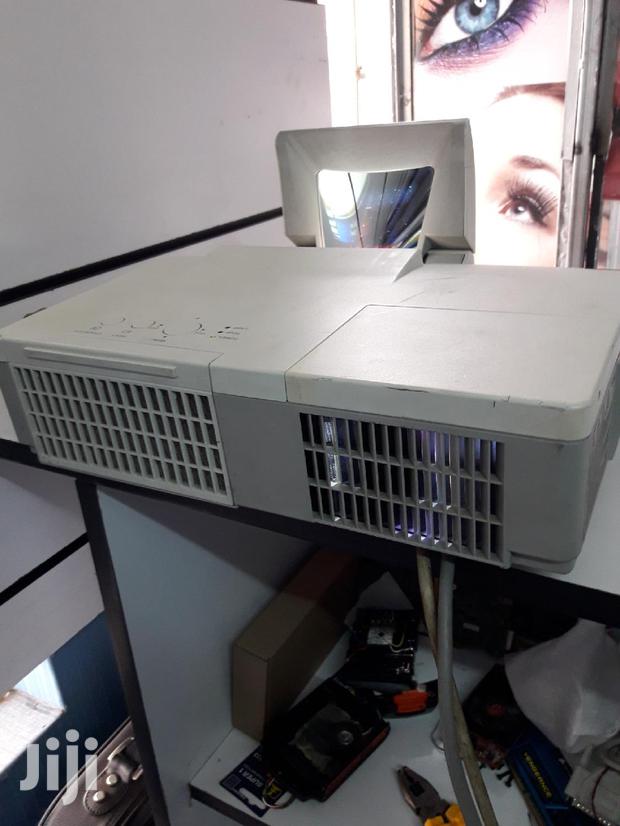 Short Throws Projectors - thumbnail 2