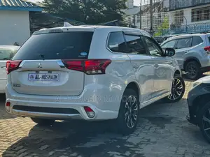 Mitsubishi Outlander PHEV 2018 Pearl