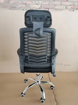 Office Chair: Standard Mesh Office Headrest Chair in Black