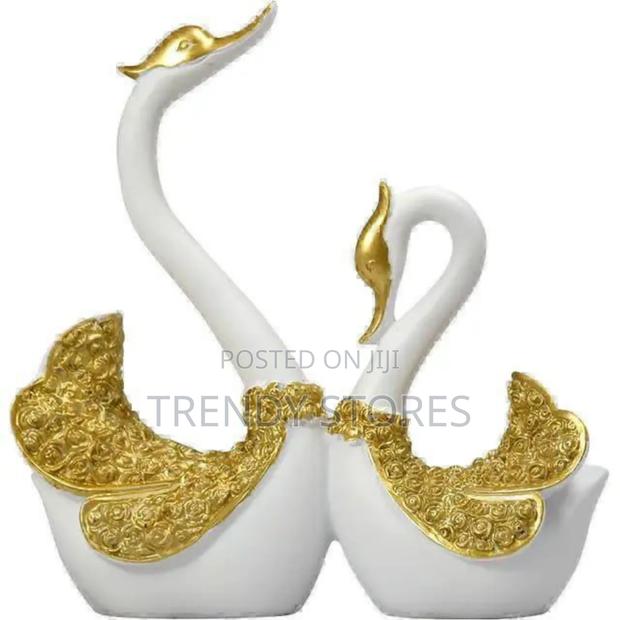 Swan Figurine - main view