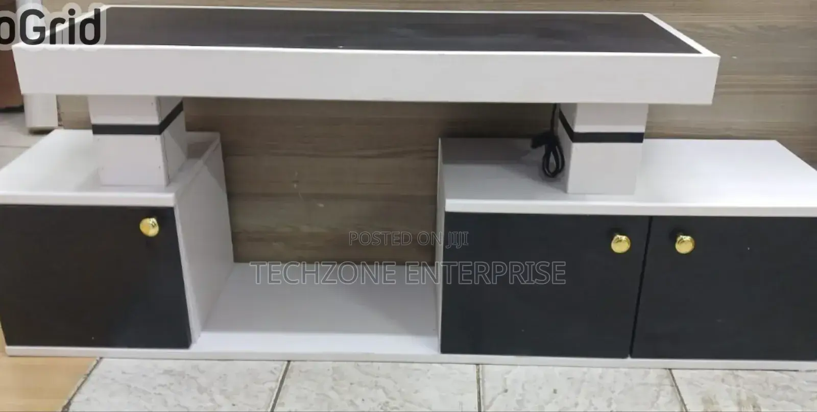 Istanbul 1 Modern Tv Stand With Led Lights
Upto 65 Inch 