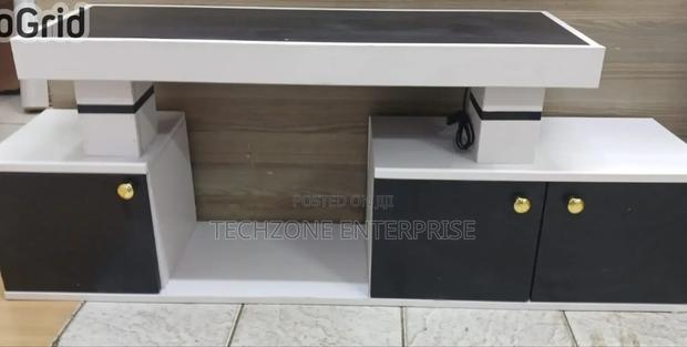 Istanbul 1 Modern Tv Stand With Led Lights
Upto 65 Inch
