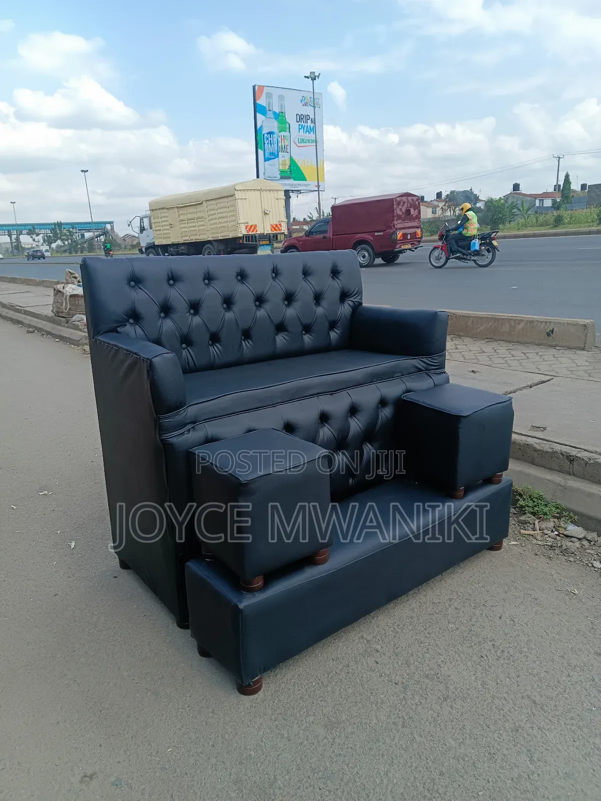 Black Pedicure Seat, 3 Seater With Armrest 