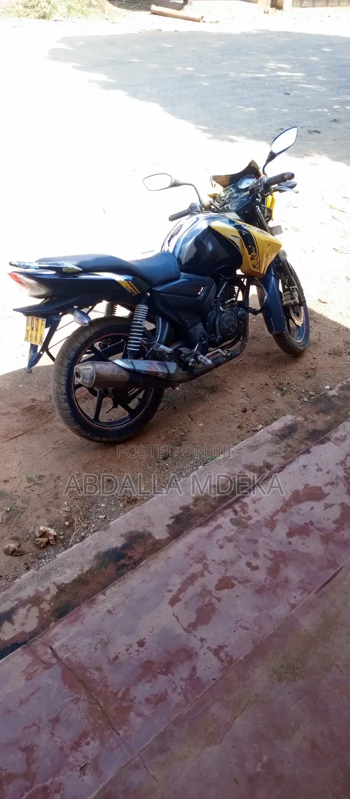 TVS Apache 160 4V 2014 Yellow