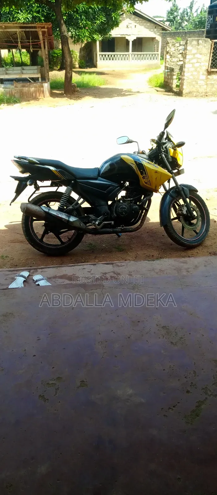 TVS Apache 160 4V 2014 Yellow