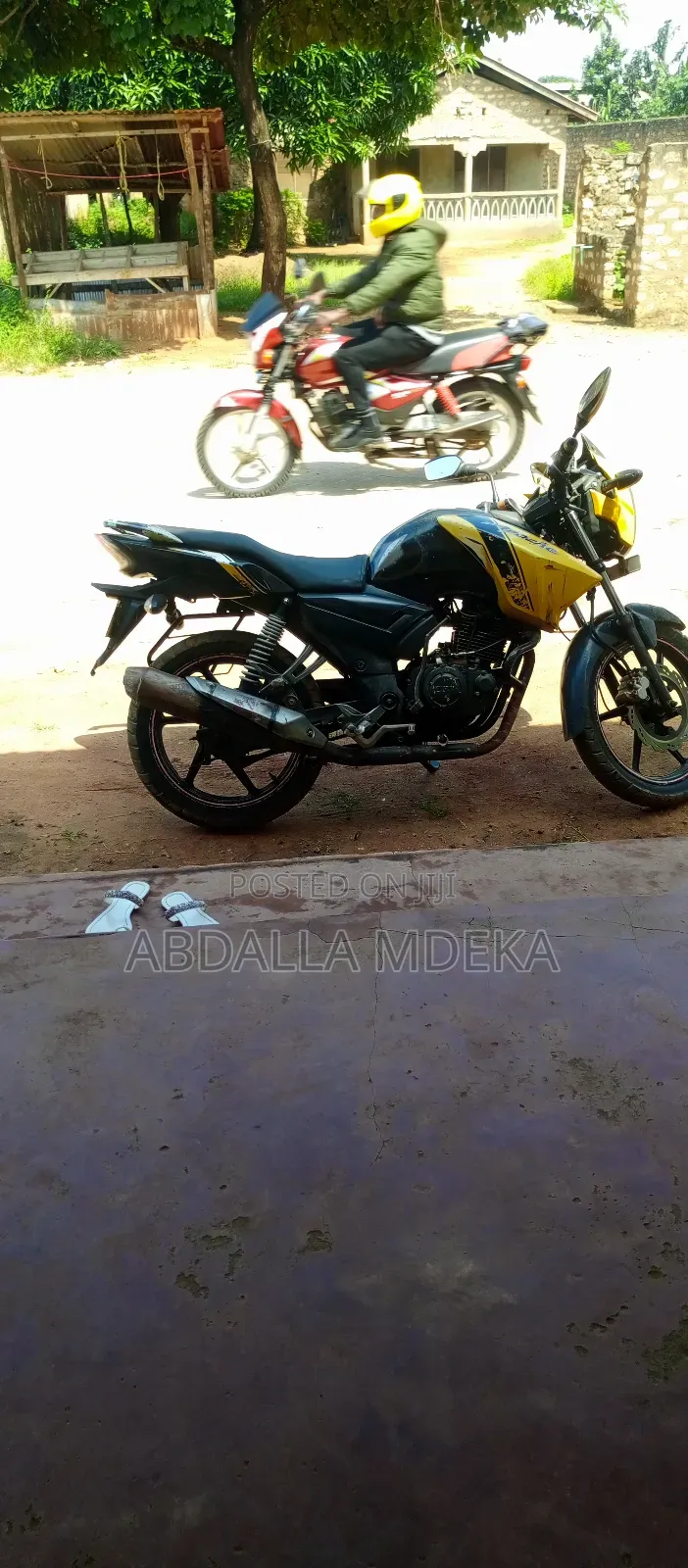 TVS Apache 160 4V 2014 Yellow