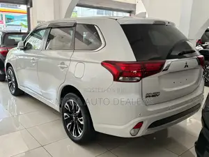Mitsubishi Outlander 2018 White