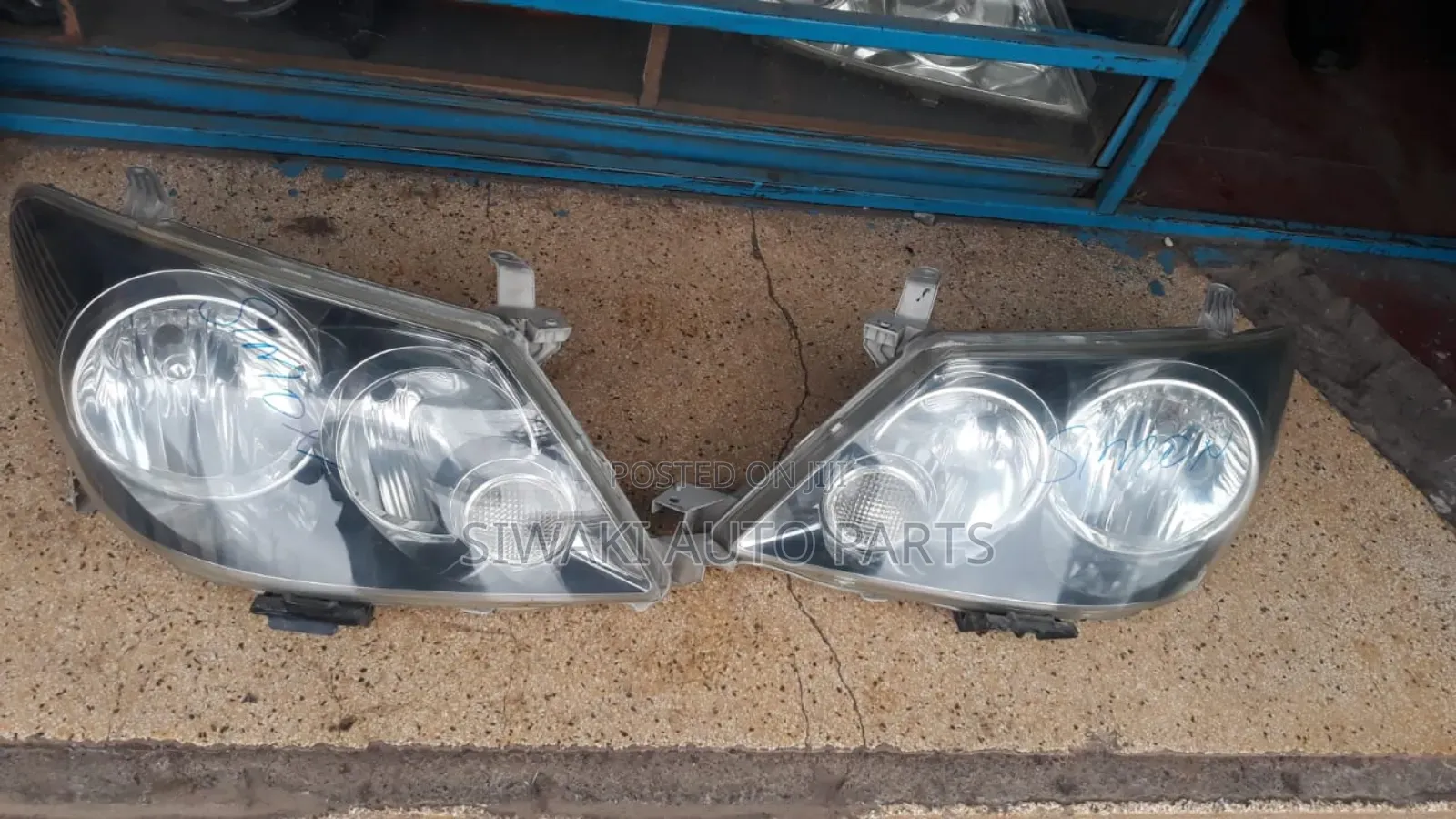 Fortuner 2005 Headlights