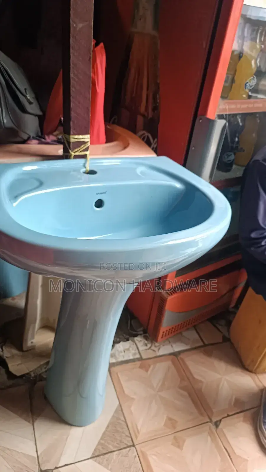 Pedestal Sinks (Colored)