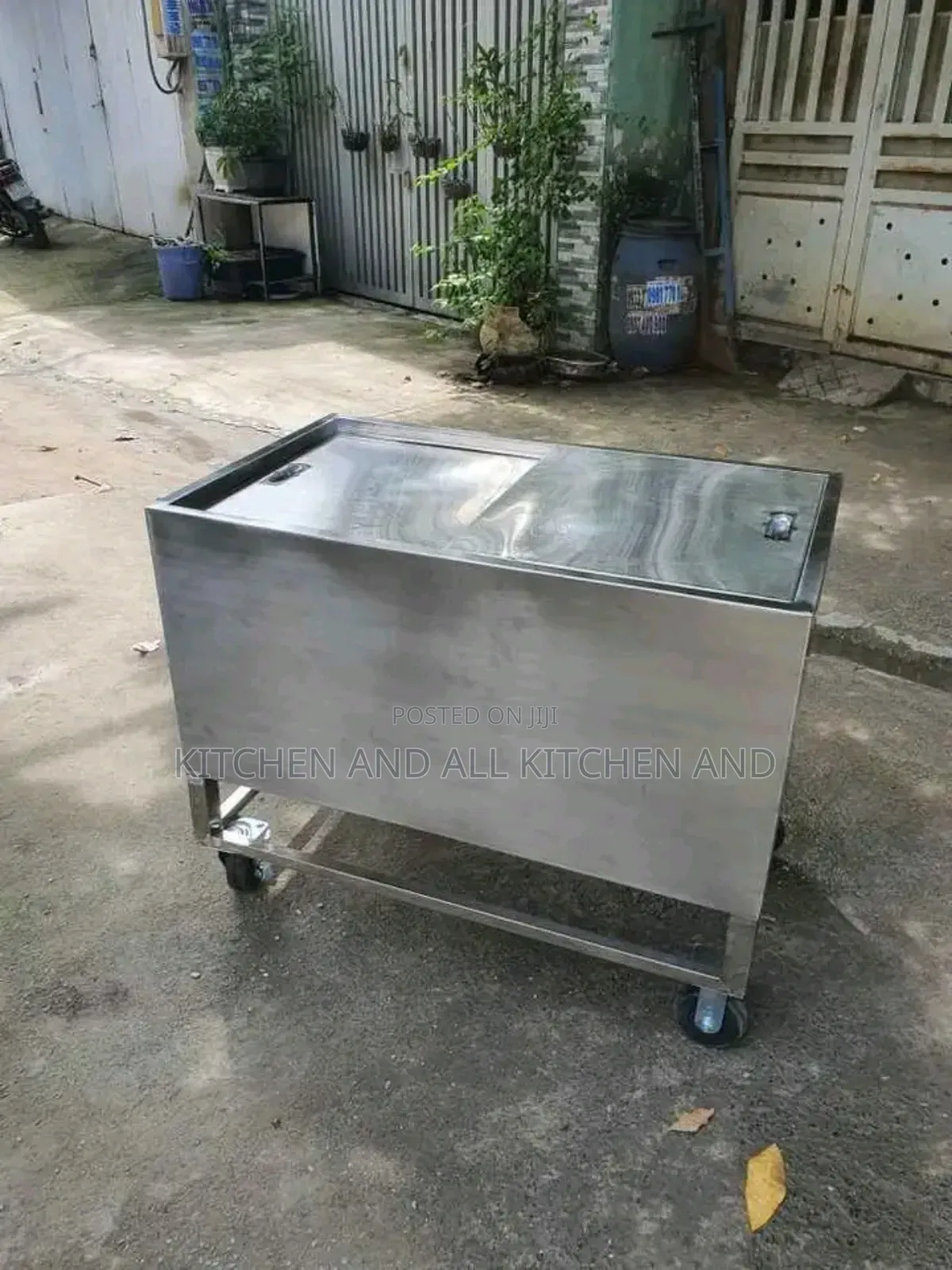 Top Class Movable Kitchen Cabinet