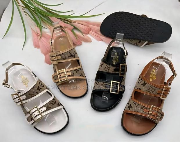 *Ladies Back Strap* *Sandles*