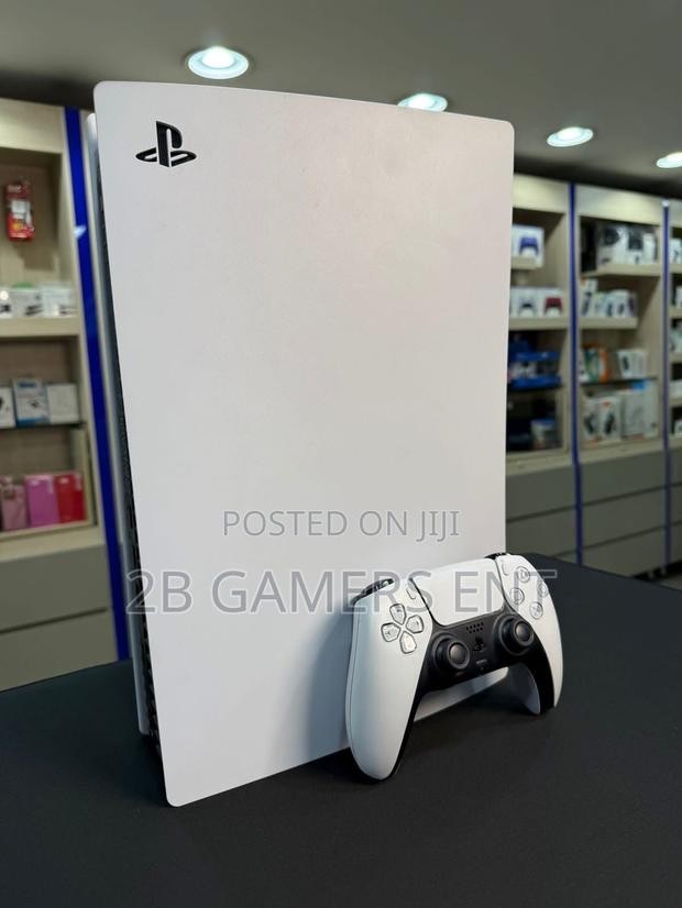 Ps5 Barely Used Standard Version - thumbnail 2