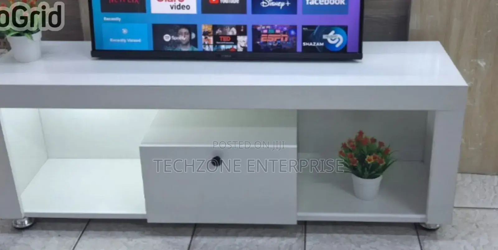 *White Amsterdam Modern Tv Stand 4ft With Led Light