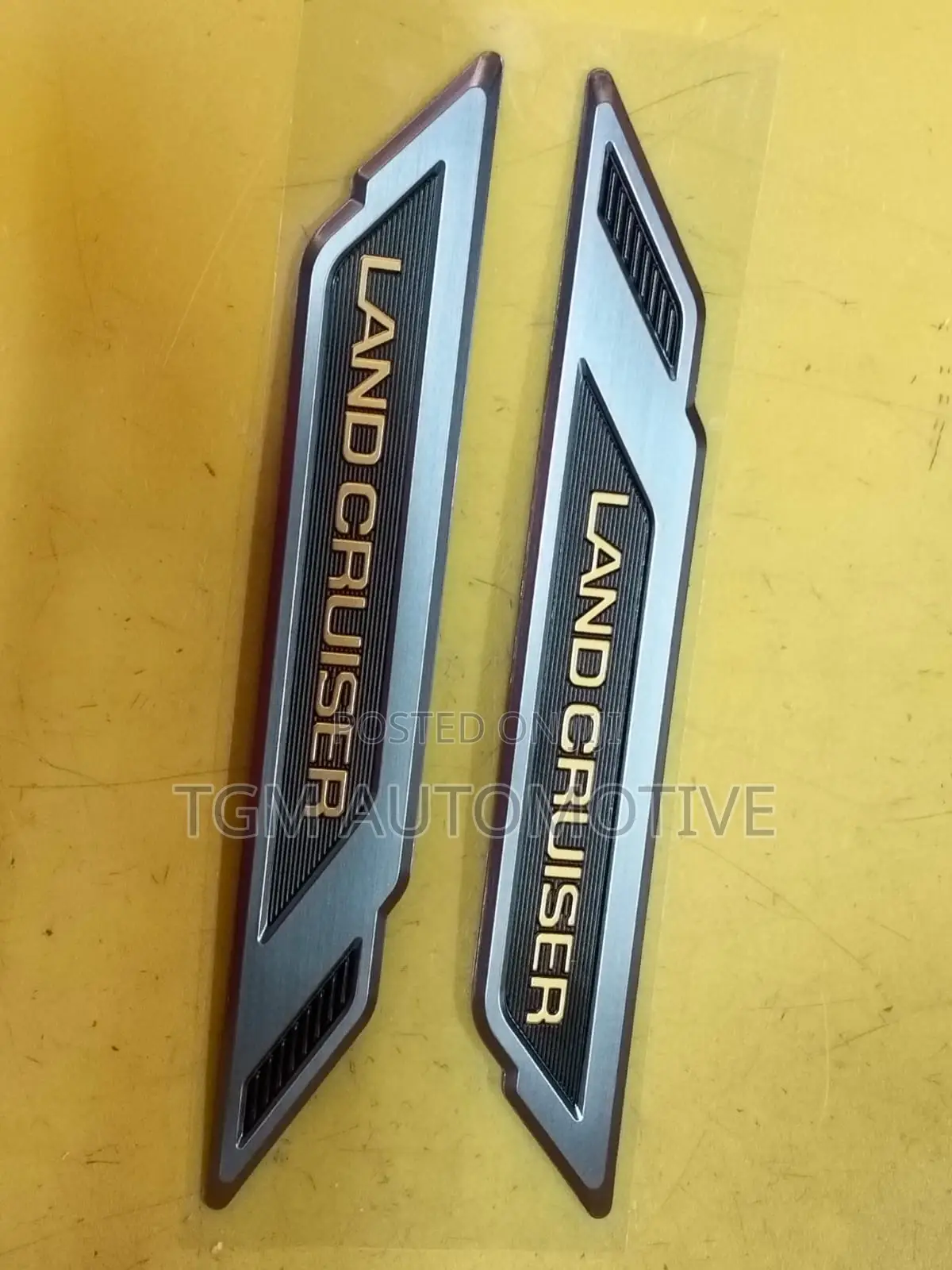 Land Cruiser Emblem