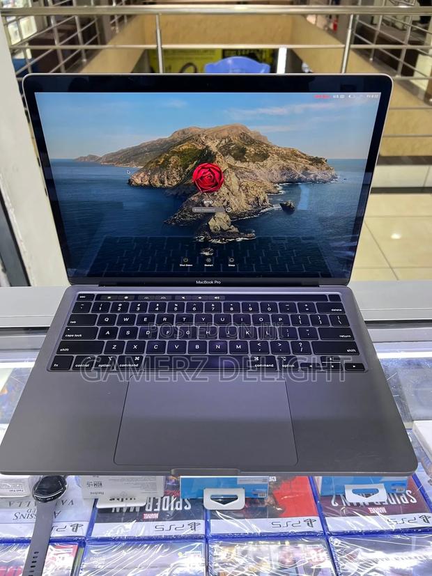 Laptop Apple MacBook 2020 8GB Intel Core I5 SSD 512GB - main view