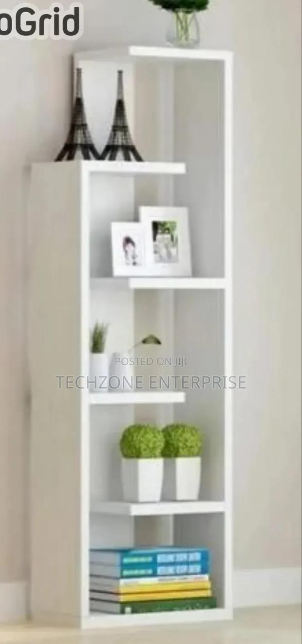 White Fadhili Cube Bookshelf / Décor Stand 