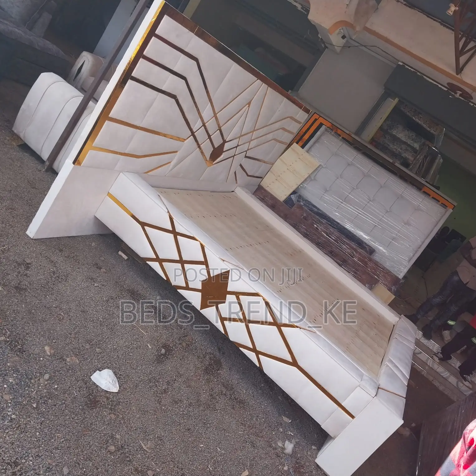 Classy 6 by 6 Ft Extended Bed Design