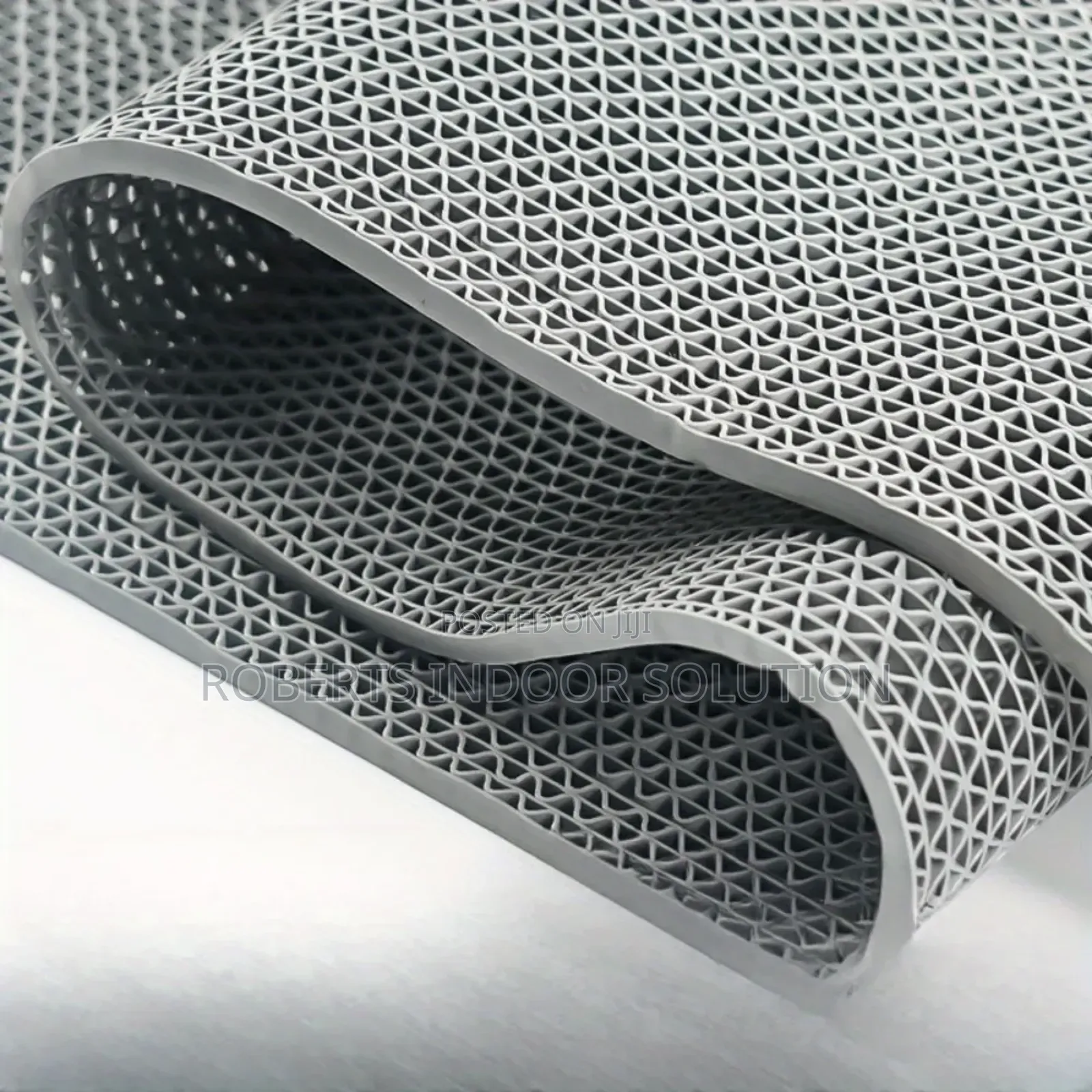 Grey Tough PVC
Perforated Surface
Non-Slip Backing