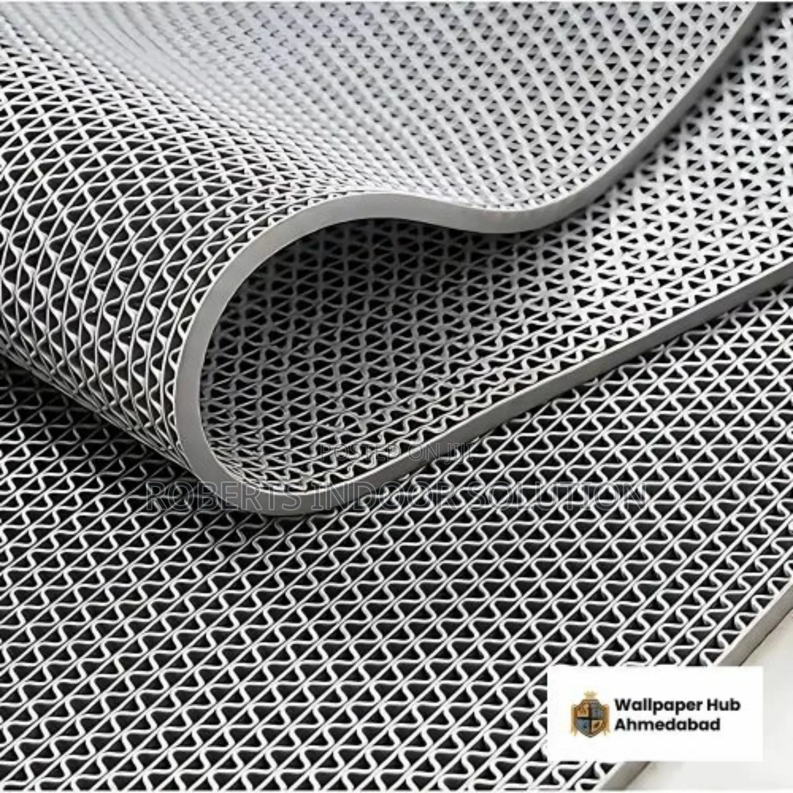 Grey Tough PVC
Perforated Surface
Non-Slip Backing